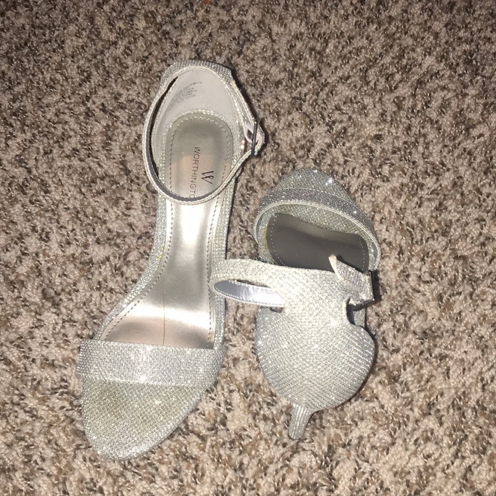 2 for $14 Worthington sparkling heels🖤